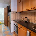 Explorer House 公寓 *