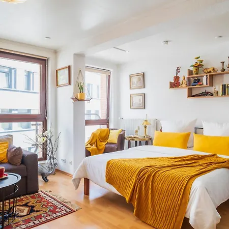 Apartament Explorer House