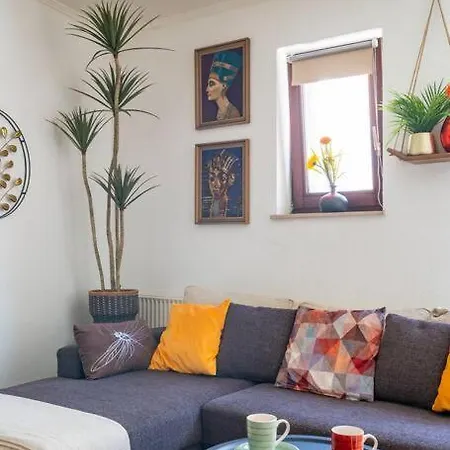 Apartment Explorer House *