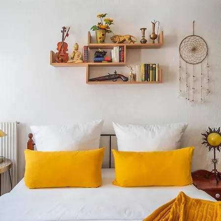 Explorer House Apartment *