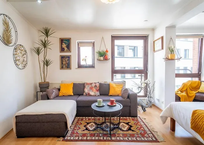 Explorer House Apartment *