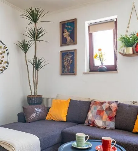 Apartment Explorer House *